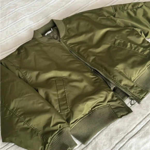 Good American Juniper Green Oversized
Bomber Jacket 3|4 - Picture 10 of 13